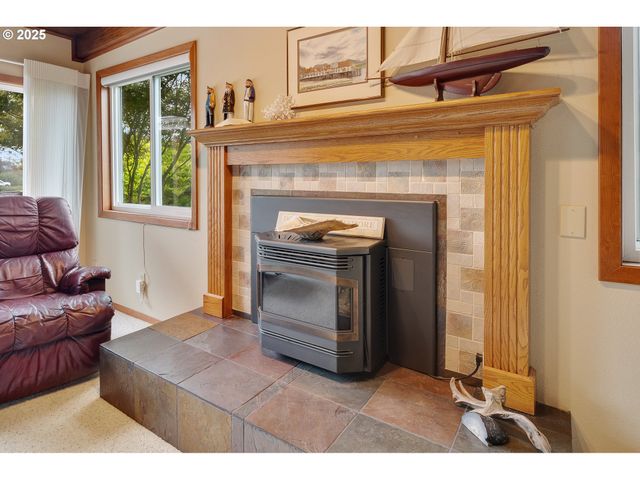 1064 S FRONT St, Rockaway Beach, OR 97136