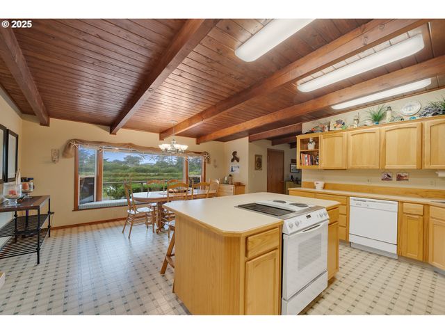 1064 S FRONT St, Rockaway Beach, OR 97136