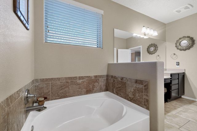 1805 Vista De Colinas Drive SE, Rio Rancho, NM 87124