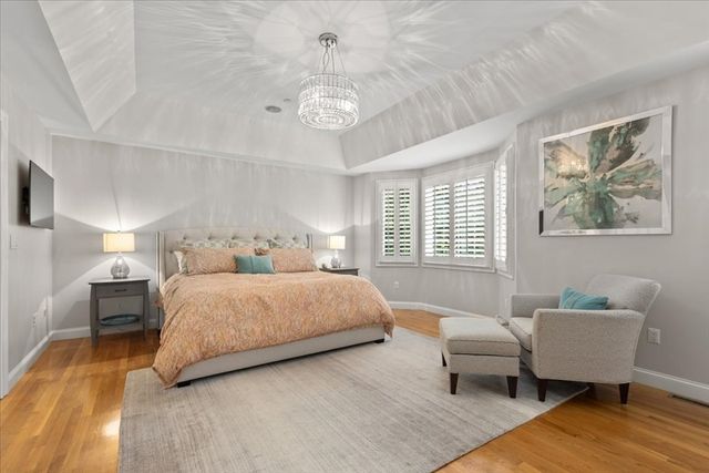 923 Lagrange St 923, Boston, MA 02132