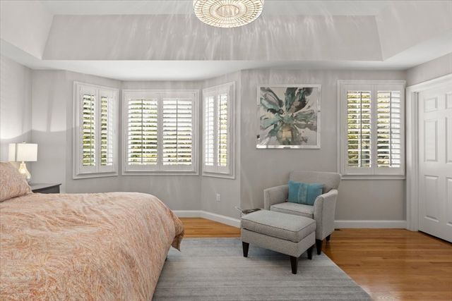 923 Lagrange St 923, Boston, MA 02132