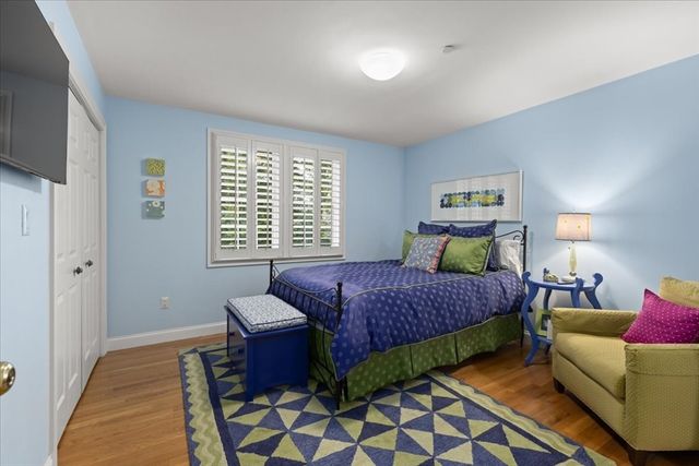 923 Lagrange St 923, Boston, MA 02132