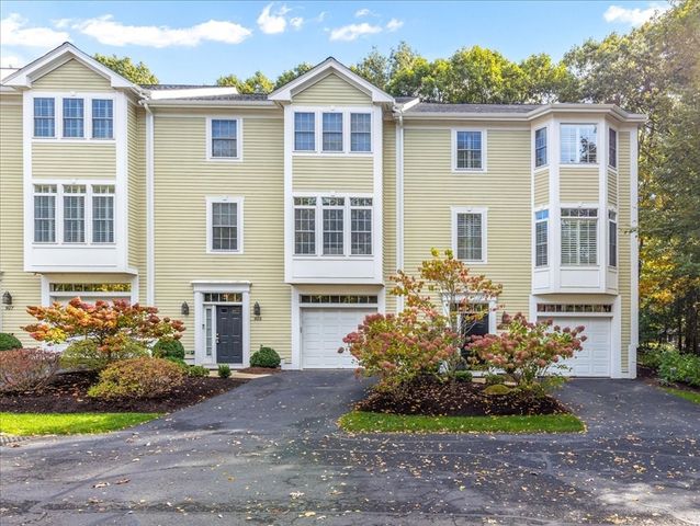 923 Lagrange St 923, Boston, MA 02132