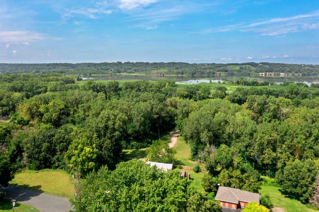 720 Bluff Avenue E, Shakopee, MN 55379