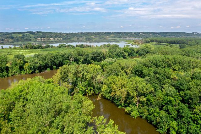 720 Bluff Avenue E, Shakopee, MN 55379