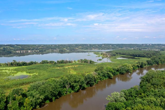 720 Bluff Avenue E, Shakopee, MN 55379