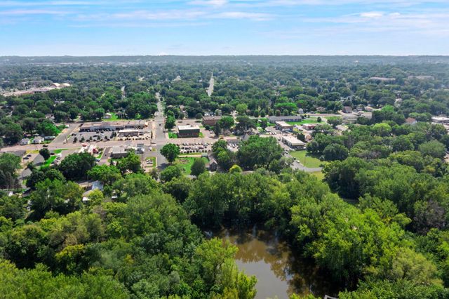 720 Bluff Avenue E, Shakopee, MN 55379