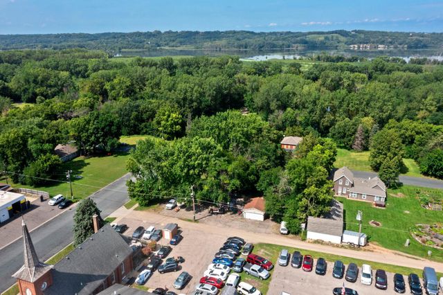 720 Bluff Avenue E, Shakopee, MN 55379