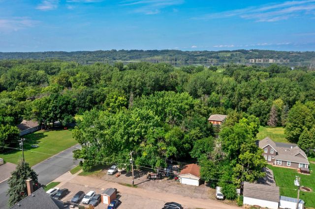 720 Bluff Avenue E, Shakopee, MN 55379