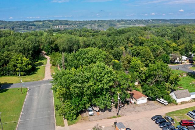 720 Bluff Avenue E, Shakopee, MN 55379