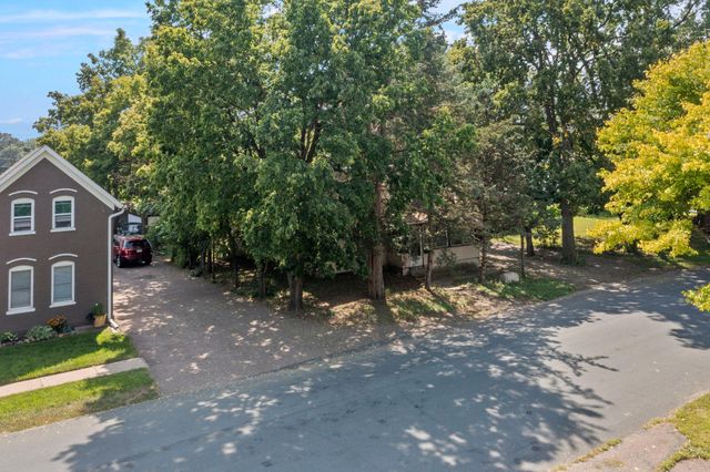 720 Bluff Avenue E, Shakopee, MN 55379