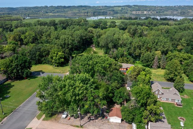 720 Bluff Avenue E, Shakopee, MN 55379