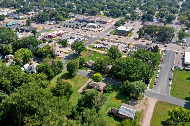 720 Bluff Avenue E, Shakopee, MN 55379