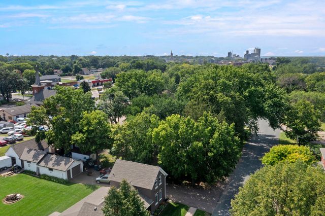 720 Bluff Avenue E, Shakopee, MN 55379