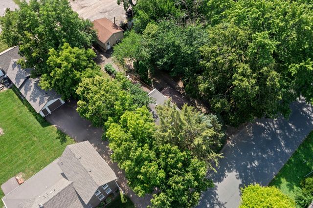 720 Bluff Avenue E, Shakopee, MN 55379