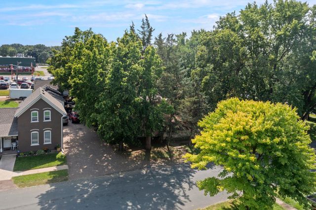 720 Bluff Avenue E, Shakopee, MN 55379