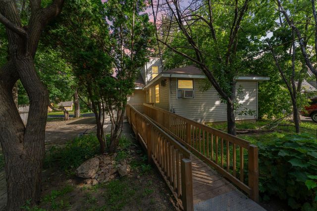 720 Bluff Avenue E, Shakopee, MN 55379