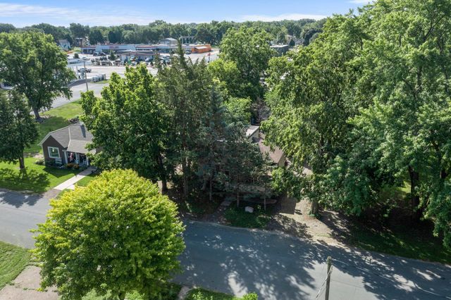 720 Bluff Avenue E, Shakopee, MN 55379