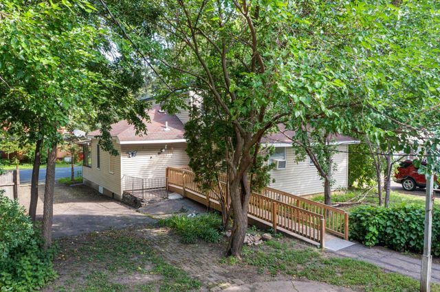 720 Bluff Avenue E, Shakopee, MN 55379