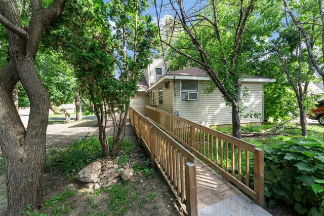 720 Bluff Avenue E, Shakopee, MN 55379