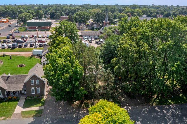 720 Bluff Avenue E, Shakopee, MN 55379