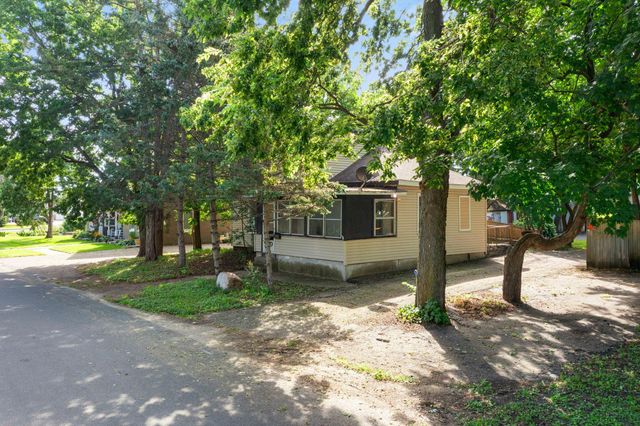 720 Bluff Avenue E, Shakopee, MN 55379