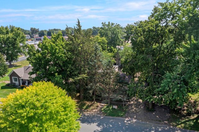 720 Bluff Avenue E, Shakopee, MN 55379