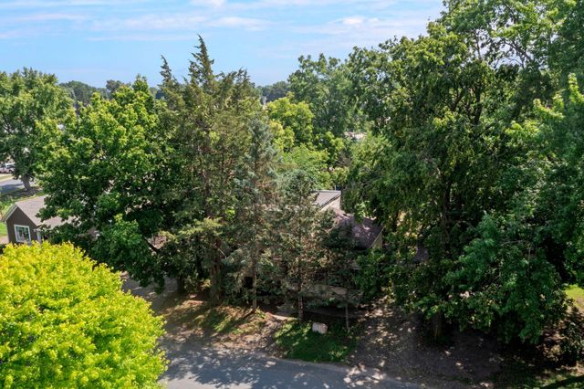 720 Bluff Avenue E, Shakopee, MN 55379