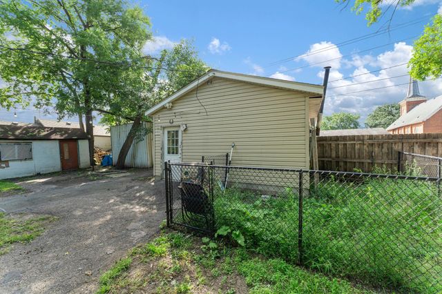 720 Bluff Avenue E, Shakopee, MN 55379