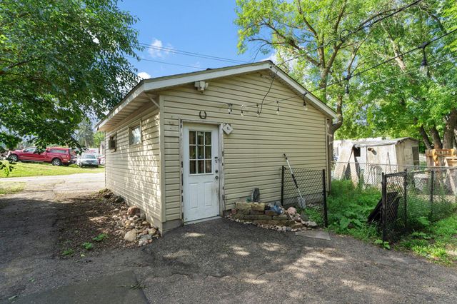 720 Bluff Avenue E, Shakopee, MN 55379