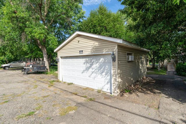 720 Bluff Avenue E, Shakopee, MN 55379