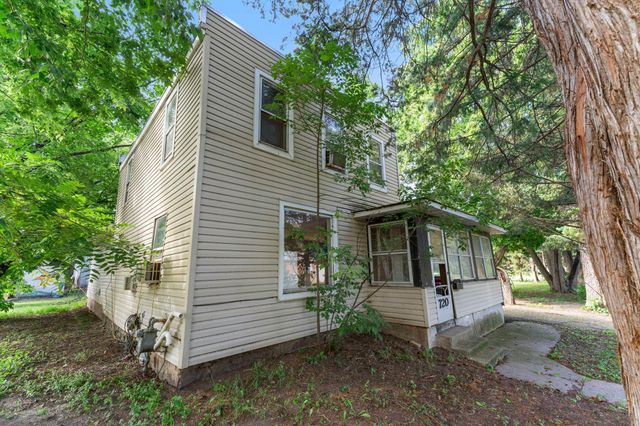 720 Bluff Avenue E, Shakopee, MN 55379