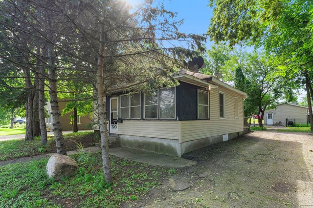 720 Bluff Avenue E, Shakopee, MN 55379