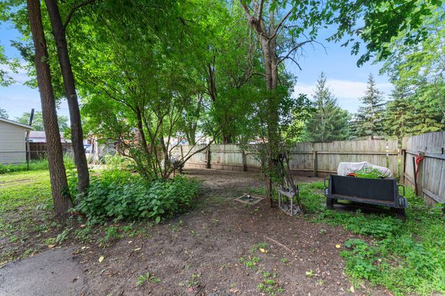 720 Bluff Avenue E, Shakopee, MN 55379