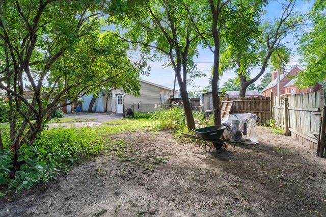 720 Bluff Avenue E, Shakopee, MN 55379