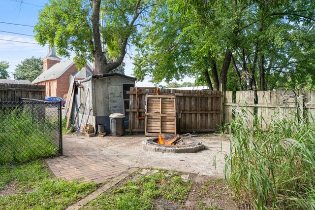 720 Bluff Avenue E, Shakopee, MN 55379