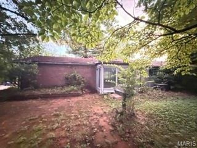 8 Price Meadows Drive, St Louis, MO 63132