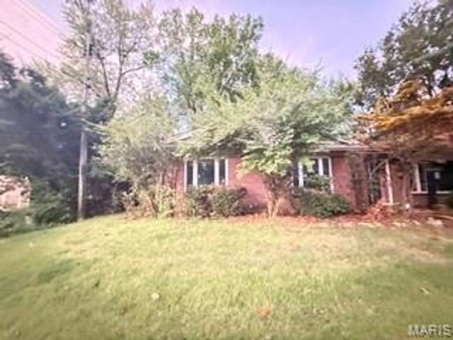 8 Price Meadows Drive, St Louis, MO 63132