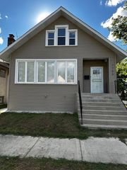 7700 S Paxton Avenue, Chicago, IL 60649