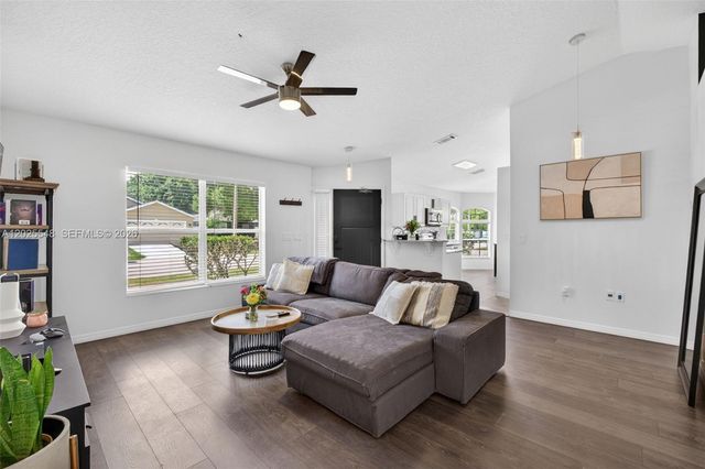 2303 NORTHERN LEAF ST, Orlando, FL 32817