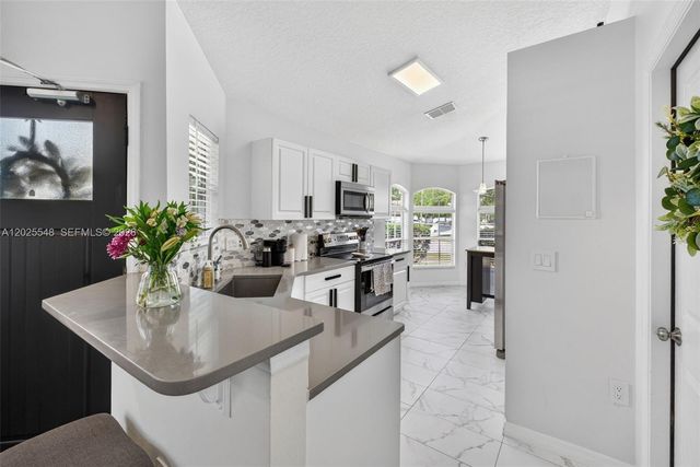 2303 NORTHERN LEAF ST, Orlando, FL 32817