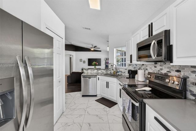 2303 NORTHERN LEAF ST, Orlando, FL 32817