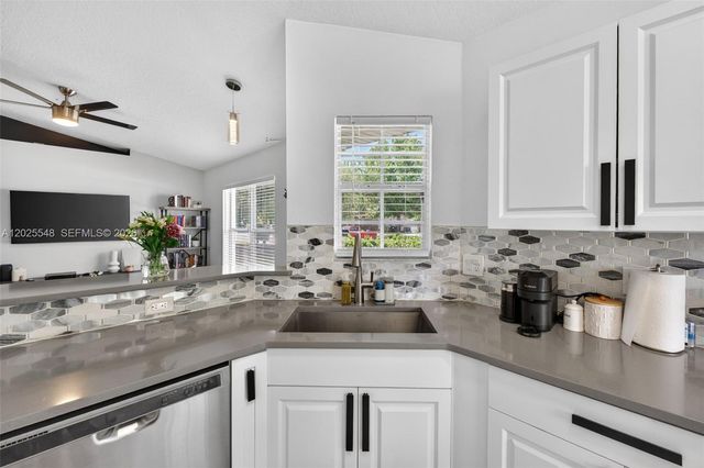 2303 NORTHERN LEAF ST, Orlando, FL 32817