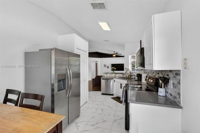 2303 NORTHERN LEAF ST, Orlando, FL 32817