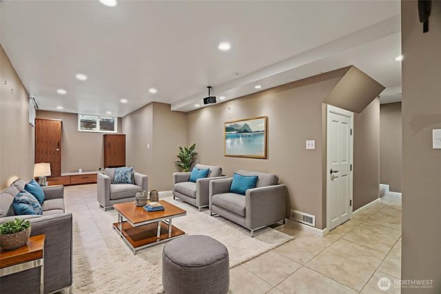 6919 69th Avenue SE, Snohomish, WA 98290