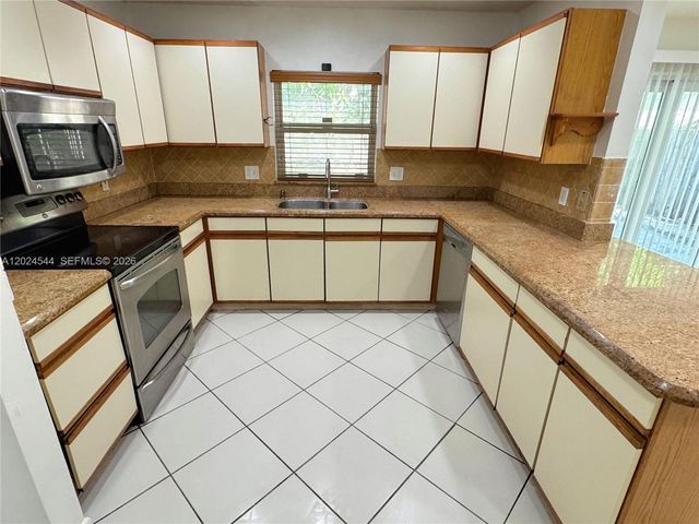 61 SW 34th Ave, Deerfield Beach, FL 33442