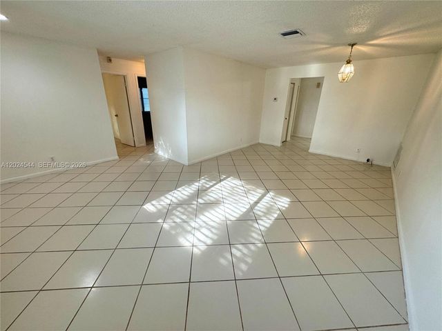 61 SW 34th Ave, Deerfield Beach, FL 33442