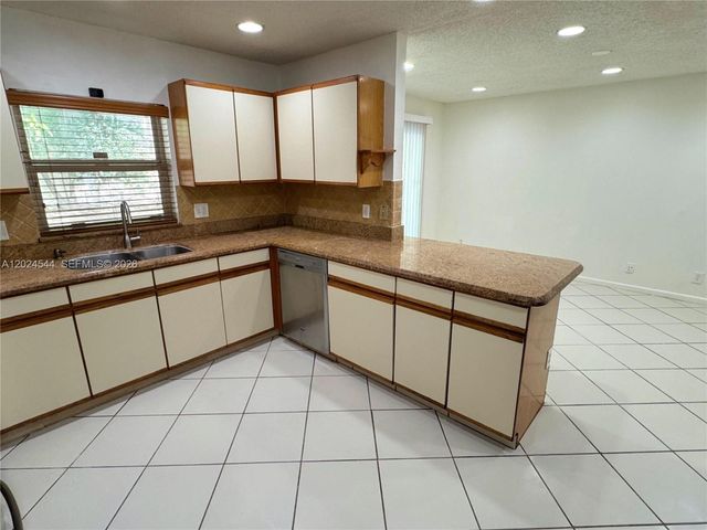 61 SW 34th Ave, Deerfield Beach, FL 33442