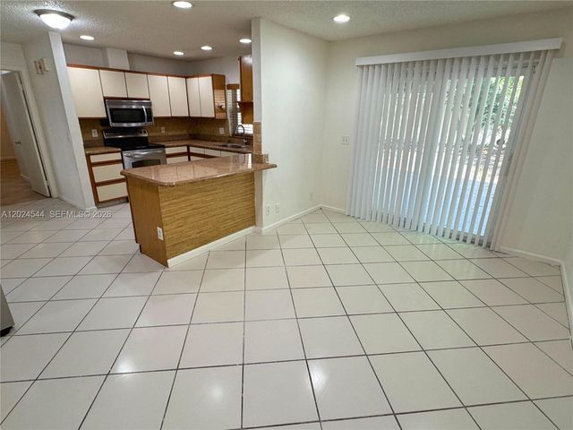 61 SW 34th Ave, Deerfield Beach, FL 33442