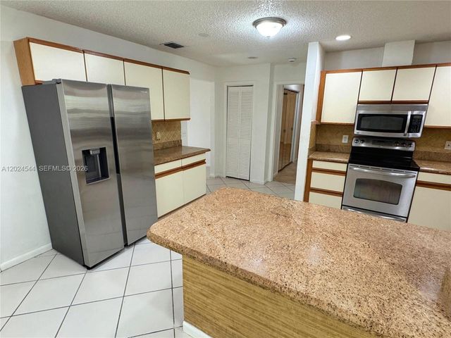 61 SW 34th Ave, Deerfield Beach, FL 33442